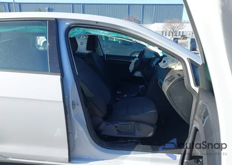 2017 Volkswagen E-Golf Se z USA, uszkodzony, nr VIN WVWKR7AU6HW953586